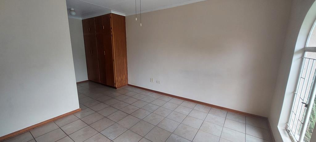 2 Bed Apartment, Kalk Bay - Thumbnail 4