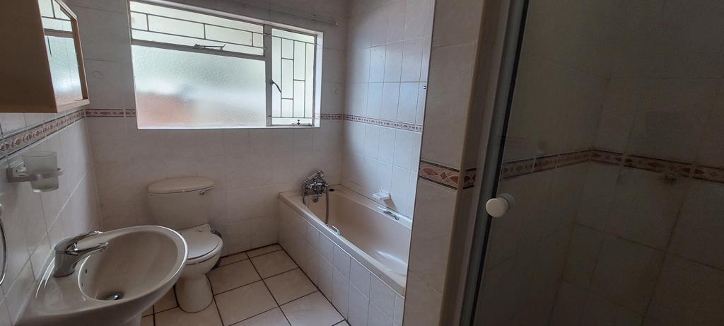 2 Bed Apartment, Kalk Bay - Thumbnail 6