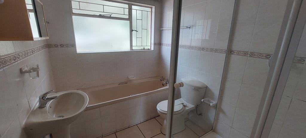 2 Bed Apartment, Kalk Bay - Thumbnail 7