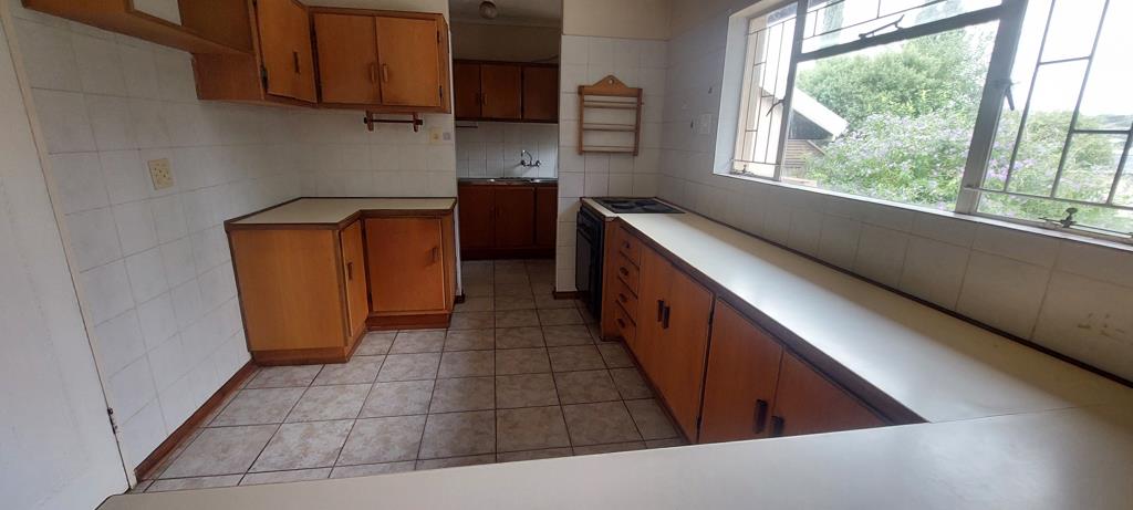 2 Bed Apartment, Kalk Bay - Thumbnail 8