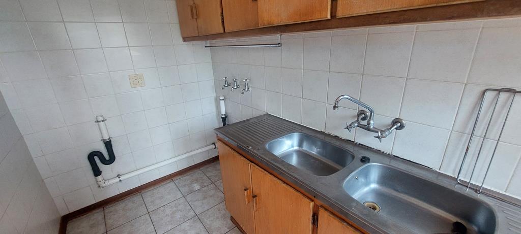 2 Bed Apartment, Kalk Bay - Thumbnail 9