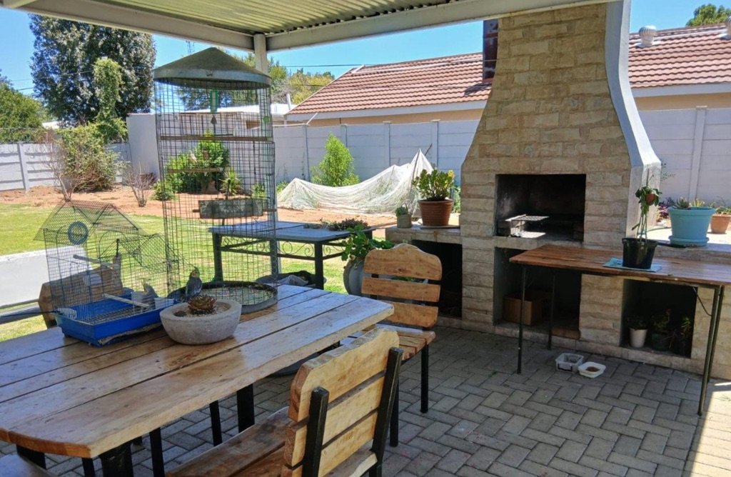 6 Bed Estate, Bishopscourt - Image 1