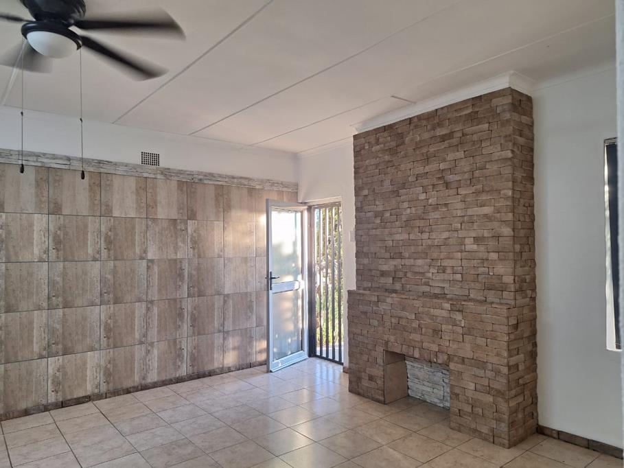 3 Bed House, Rondebosch - Thumbnail 2