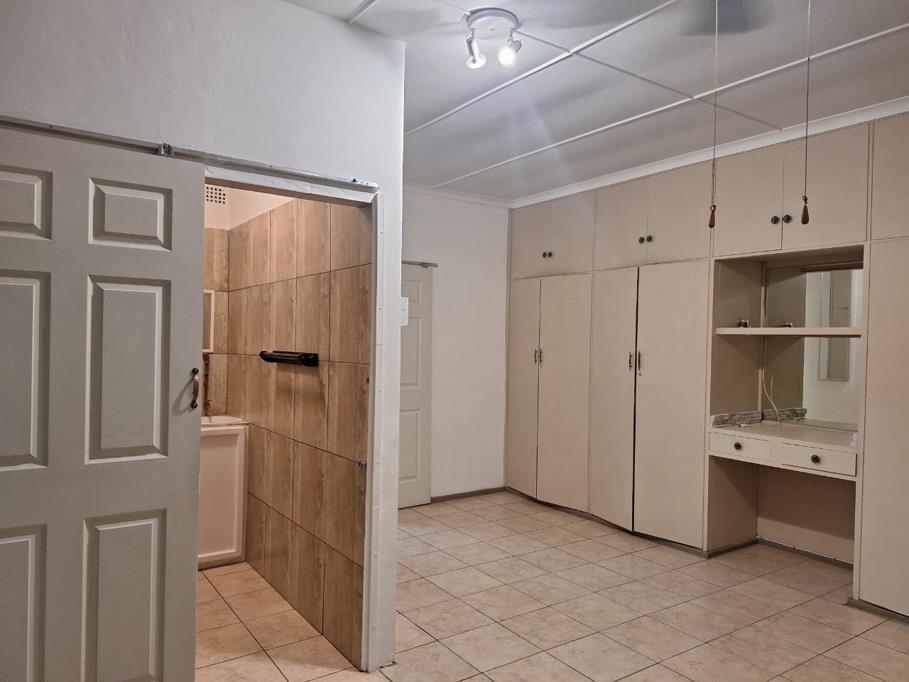 3 Bed House, Rondebosch - Thumbnail 3
