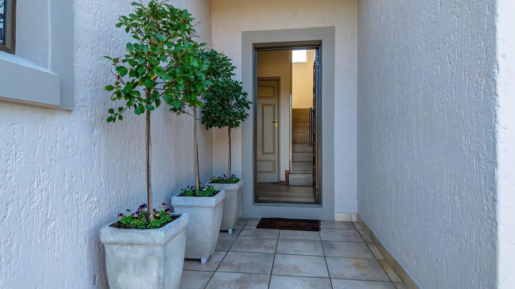 2 Bed Apartment, Sea Point - Thumbnail 2