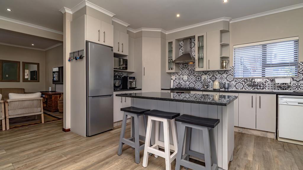 2 Bed Apartment, Sea Point - Thumbnail 4