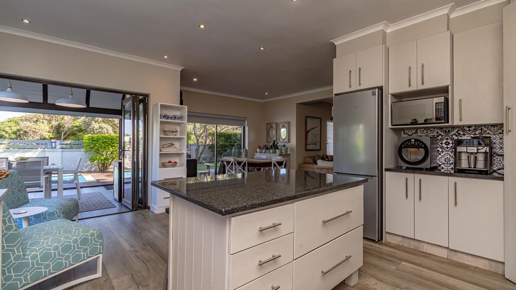 2 Bed Apartment, Sea Point - Thumbnail 5