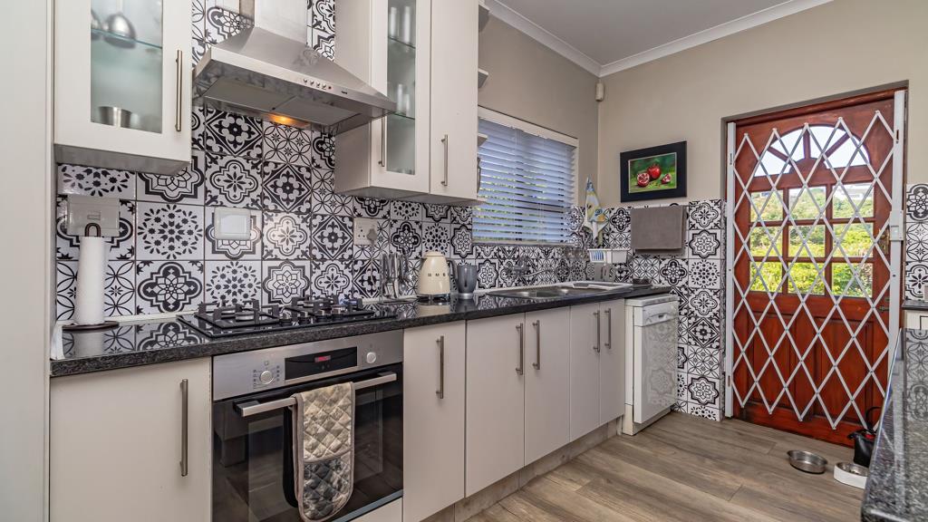 2 Bed Apartment, Sea Point - Thumbnail 7
