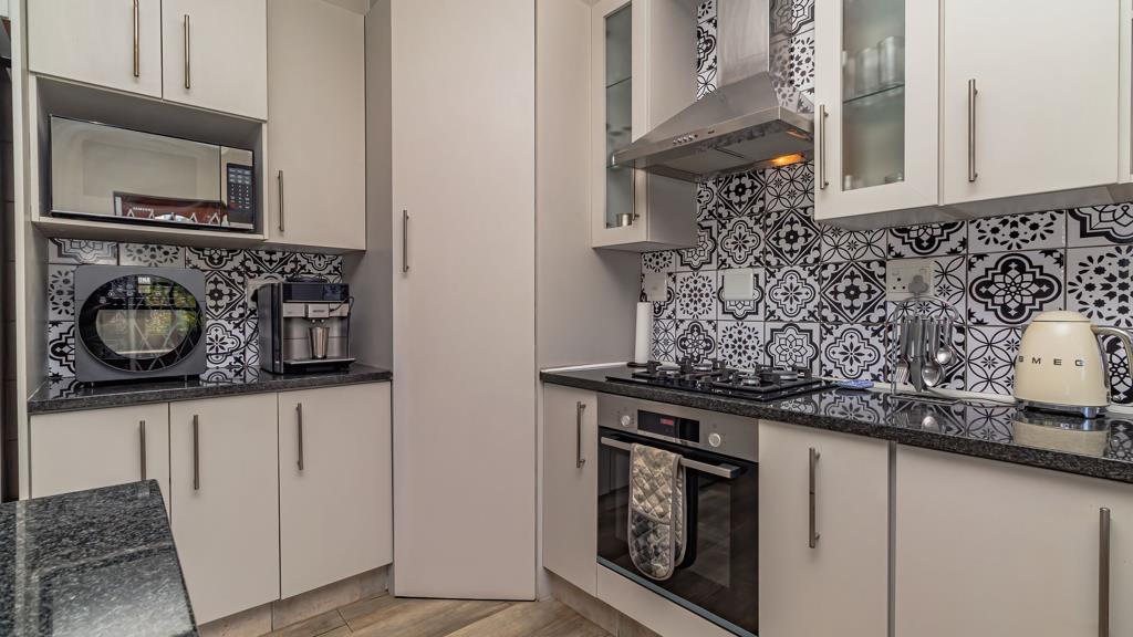 2 Bed Apartment, Sea Point - Thumbnail 8