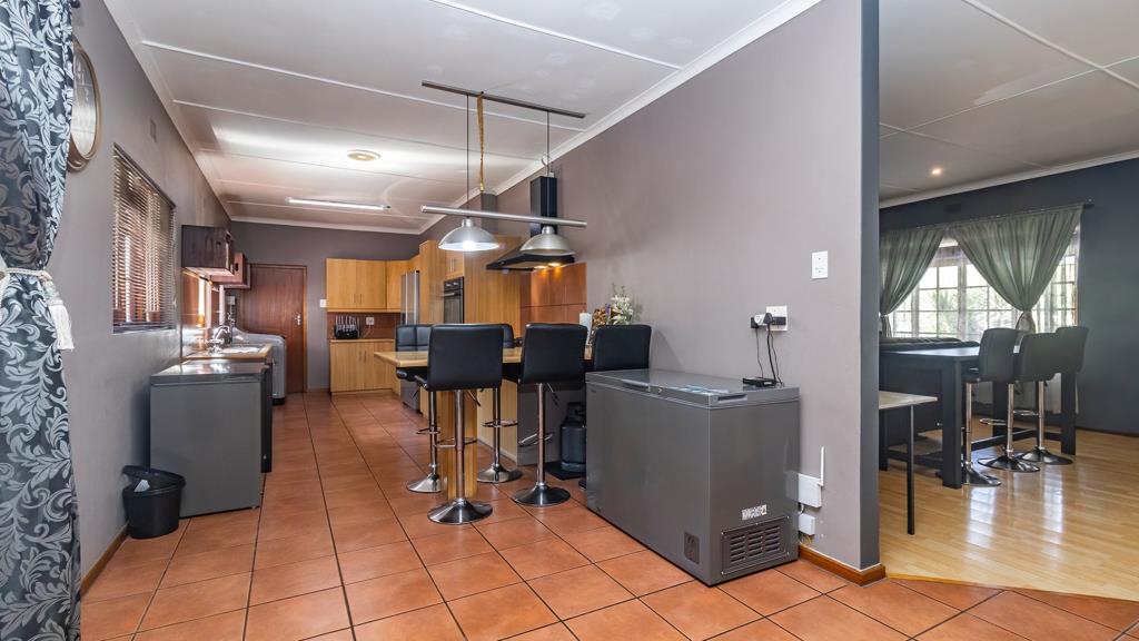 2 Bed Apartment, Tamboerskloof - Thumbnail 9