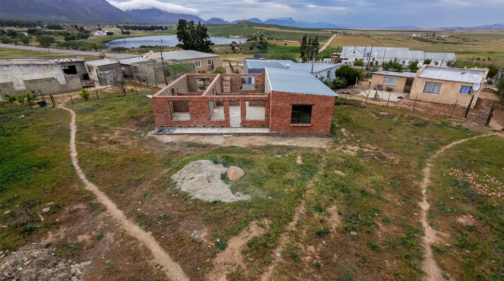 3 Bed Apartment, Table View - Thumbnail 2