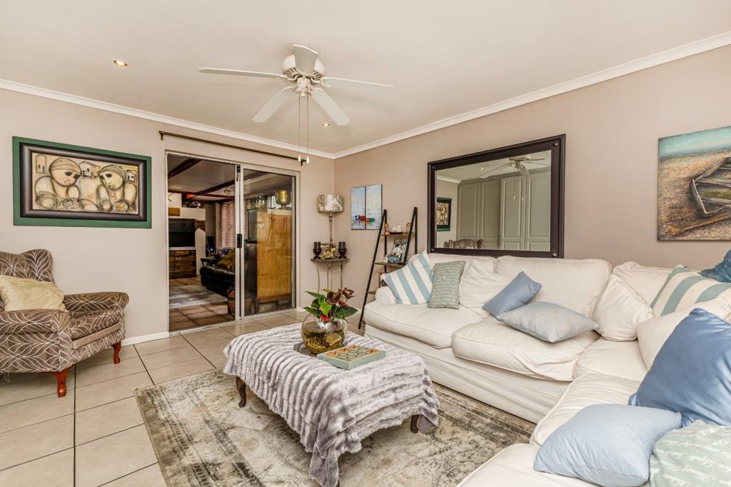 2 Bed Cottage, Wynberg - Thumbnail 3