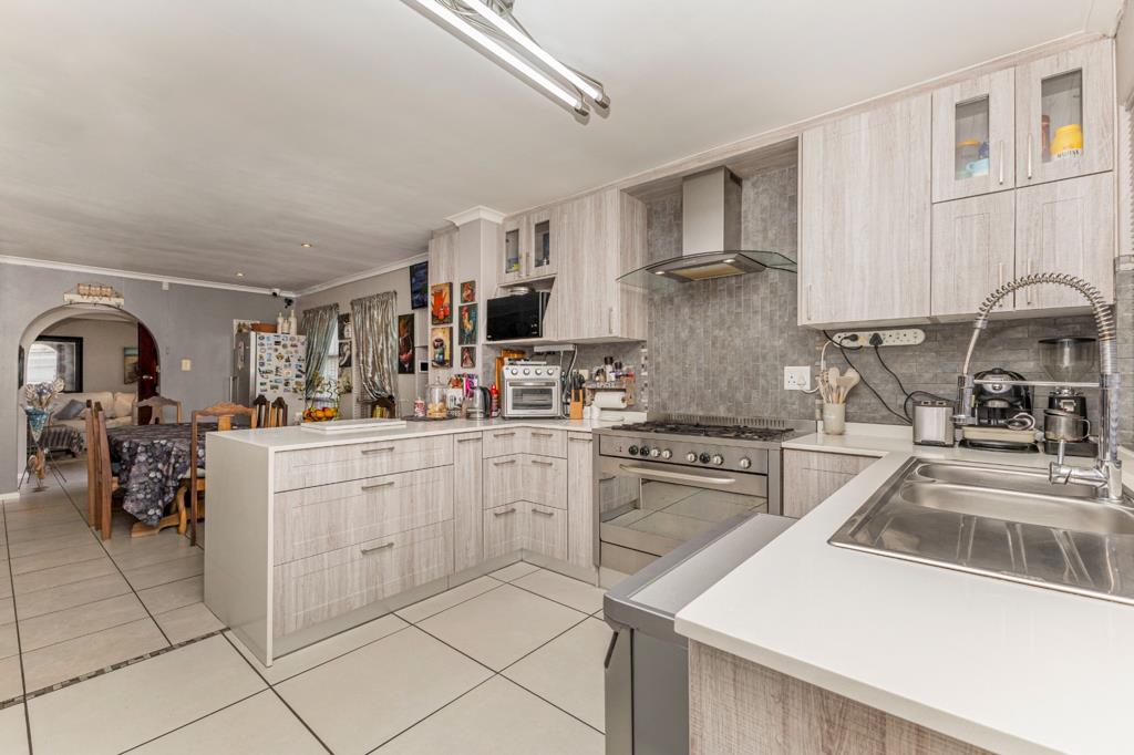 2 Bed Cottage, Wynberg - Thumbnail 4