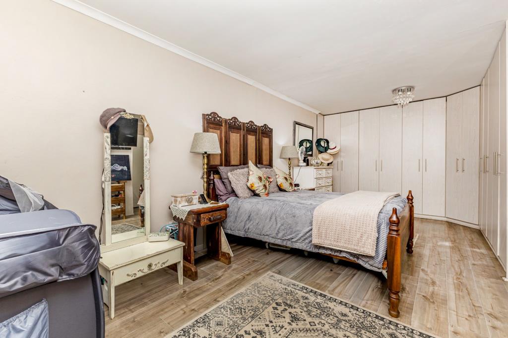 2 Bed Cottage, Wynberg - Thumbnail 5