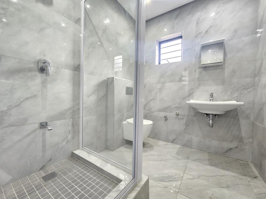 4 Bed House, Stellenbosch - Thumbnail 8