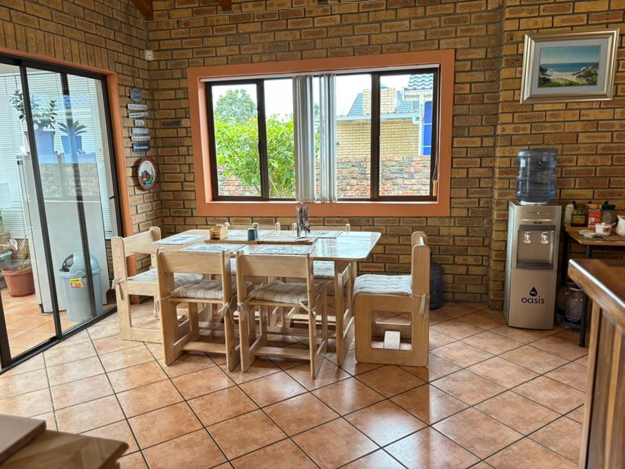 1 Bed Apartment, Woodstock - Thumbnail 7