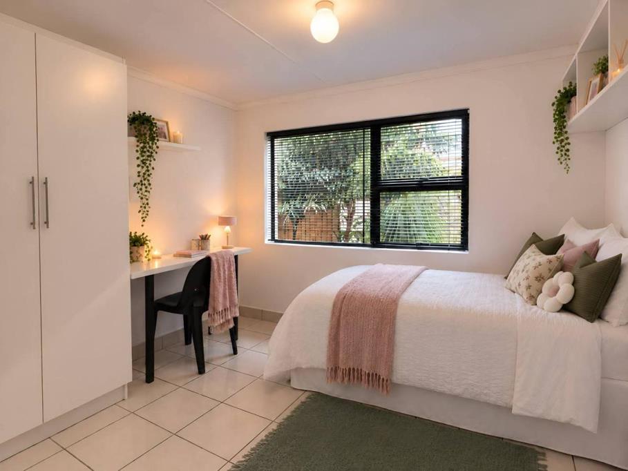 3 Bed House, Hout Bay - Image 1