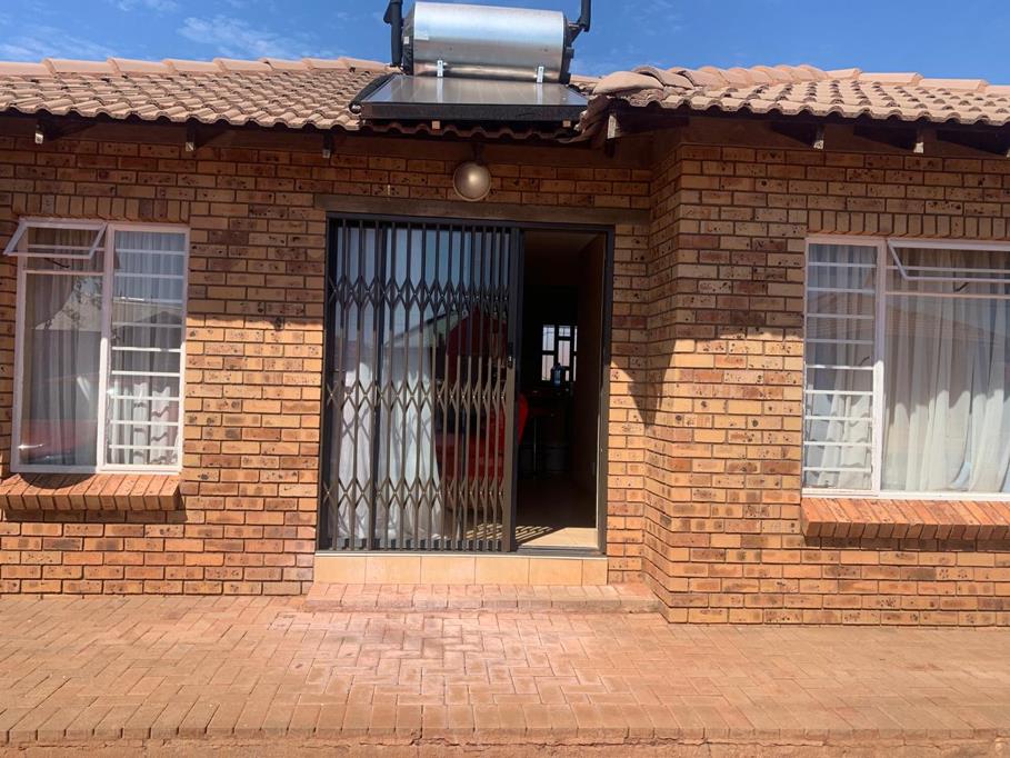 4 Bed House, Bishopscourt - Image 1