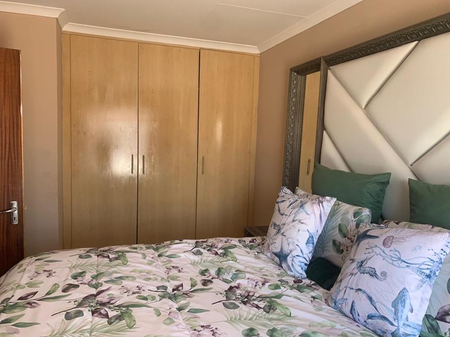 4 Bed House, Bishopscourt - Thumbnail 6