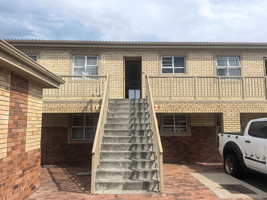 4 Bed House, Tokai - Thumbnail 2