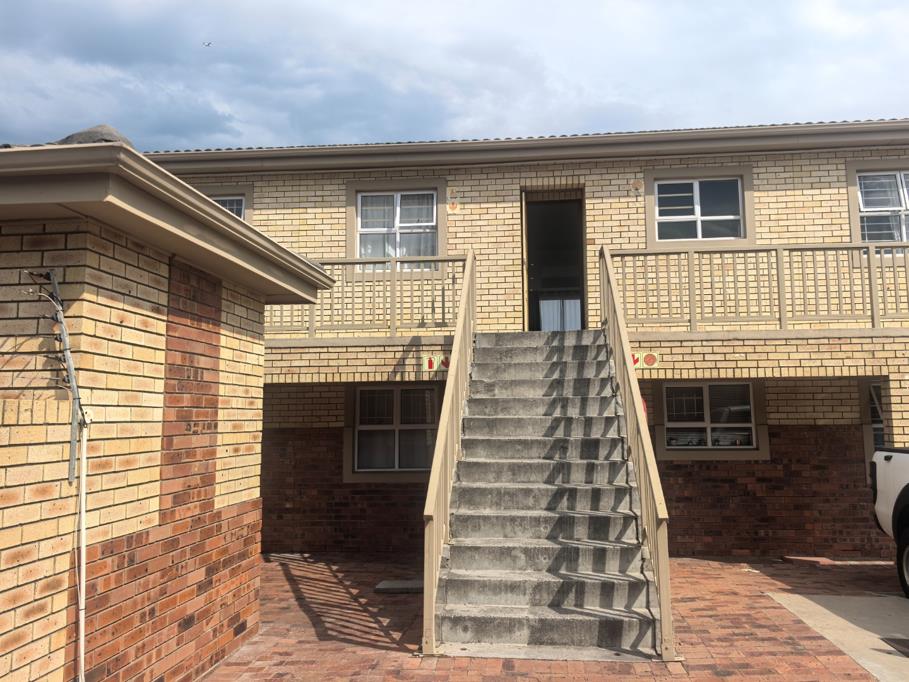 4 Bed House, Tokai - Thumbnail 3