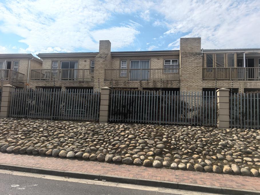 4 Bed House, Tokai - Thumbnail 4