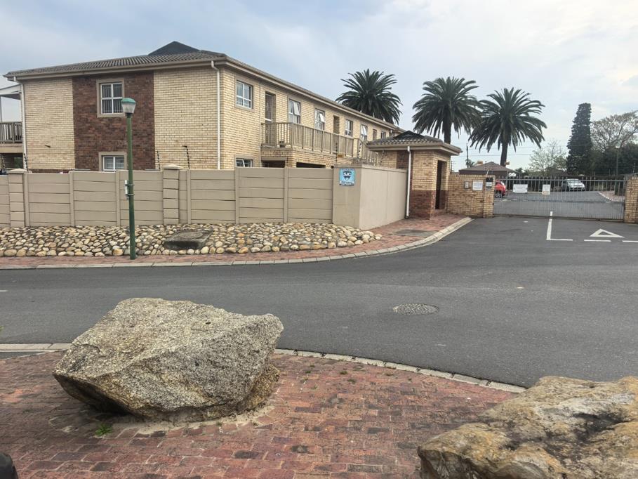 4 Bed House, Tokai - Thumbnail 6