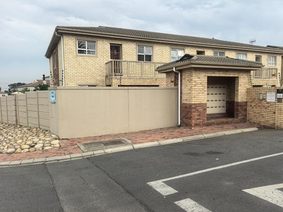 4 Bed House, Tokai - Thumbnail 7