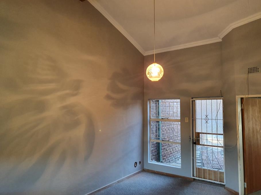 3 Bed Apartment, Clifton - Image 1