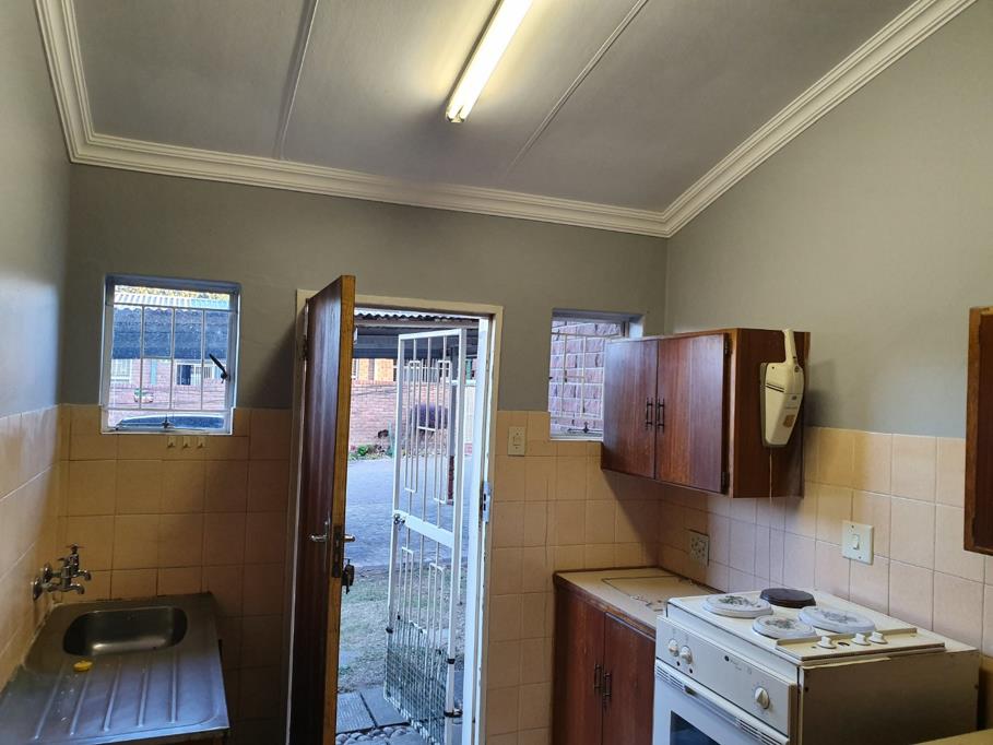 3 Bed Apartment, Clifton - Thumbnail 3