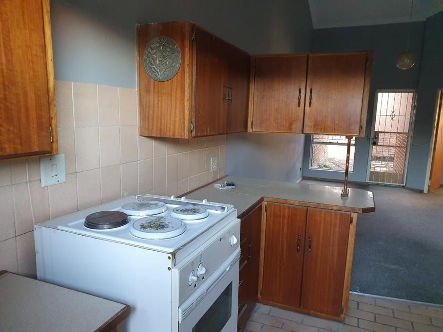 3 Bed Apartment, Clifton - Thumbnail 4
