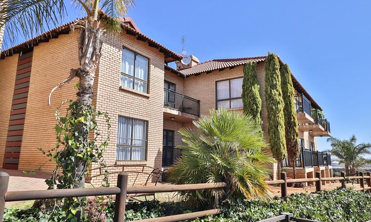 3 Bed House, Bergvliet - Image 1