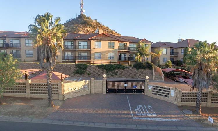 3 Bed House, Bergvliet - Thumbnail 2