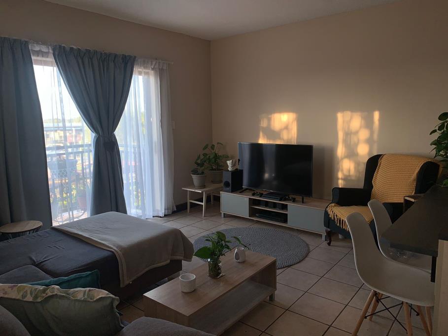 3 Bed House, Bergvliet - Thumbnail 5