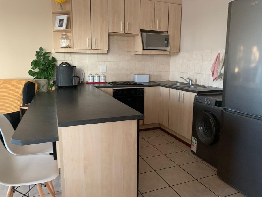 3 Bed House, Bergvliet - Thumbnail 8