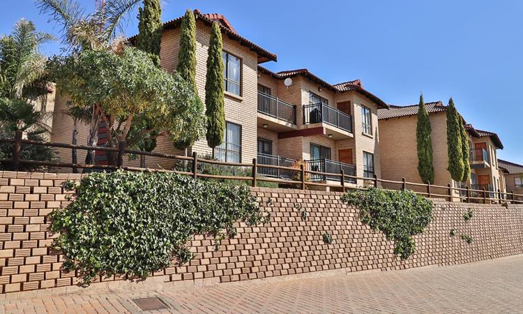 3 Bed House, Bergvliet - Thumbnail 9